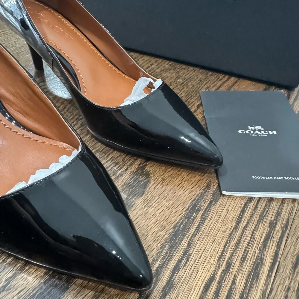 Coach Black Patent Leather Mid Heels Pump Shoes FG1479 size 6.5B